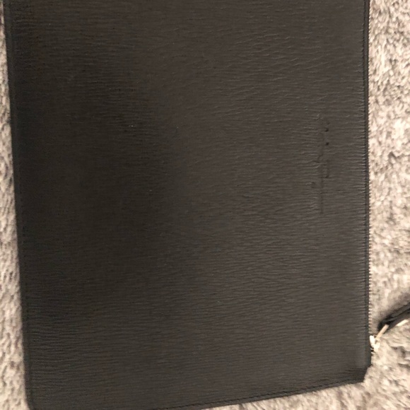 Men’s ferragamo handbag - Picture 2 of 2